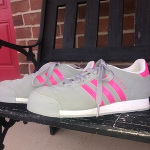 ADIDAS SOMAO SNEAKER SIZE 9 gray pink soft
